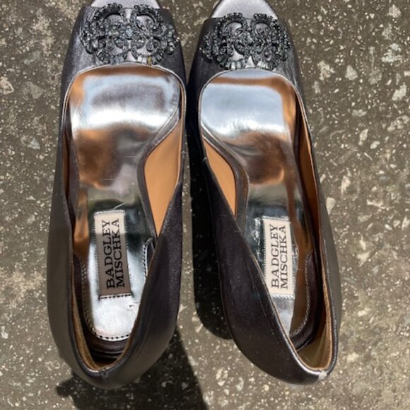 Badgley Mischka Silver Peep Toe Crystal Brooch Pumps - Picture 1 of 13